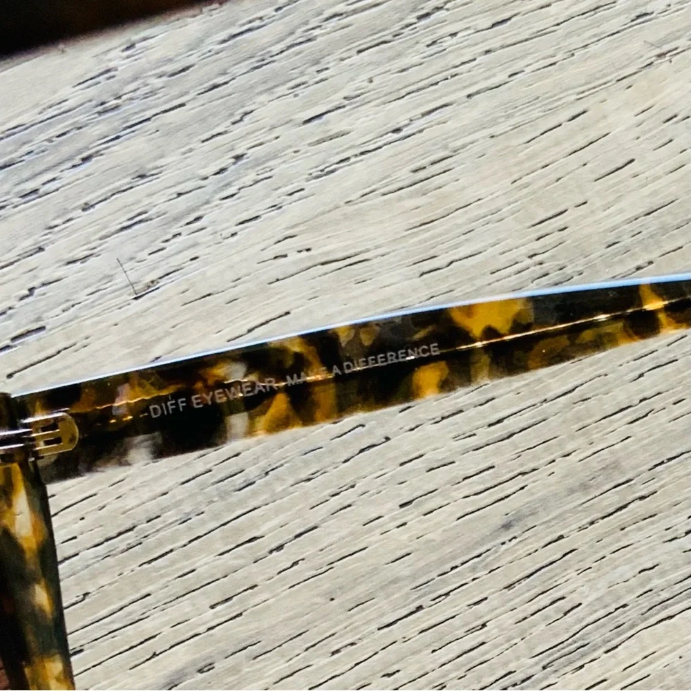 Diff Eyewear Leopard Print Sunglasses w/ Gucci Case